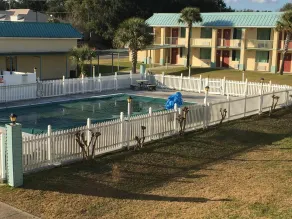 Garden Inn & Suites - Piscine