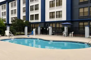Clarion Pointe Jacksonville near Camp Lejeune - Piscine