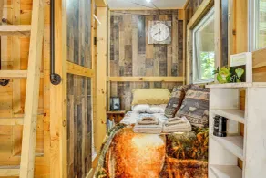 Solar-powered Brandon Studio Cabin: Hiking Access - Innenbereich