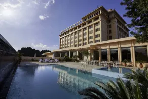 The Everest Hotel - Pool