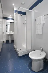 Hotel Fortuna - Bathroom
