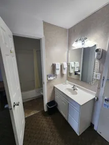 Lantern Motel - Bathroom