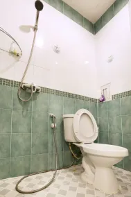 Patong Eyes Hotel - Baño