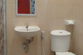 RedDoorz @ Sindangbarang Bogor - Badezimmer