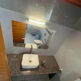 Hotel Elevate Inn Bangalore Airport - Bathroom