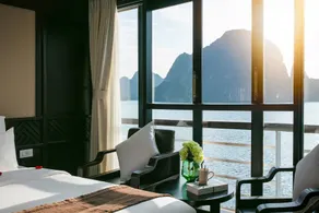 Lily Cruise  - Camera