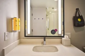 Tru by Hilton Louisville Airport - Salle de bain