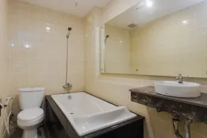 RedDoorz Plus at Boulevard Panakkukang Makassar - Badeværelse