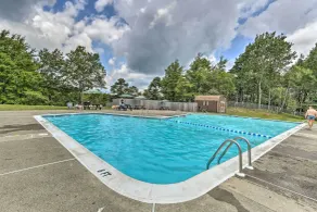 Poconos Retreat w/ Game Room, Hot Tub, & Sauna! - Pool