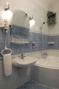Hotel Manzard Panzio - Baño