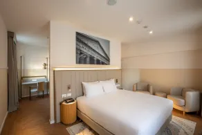 Cosmopolita Rome Colosseum, Tapestry Collection by Hilton - Room
