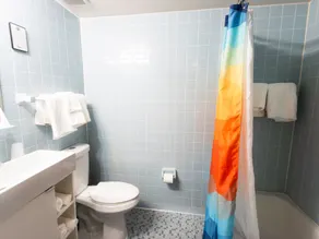Hotel Royal Oak - Bathroom