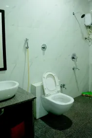 Kamala Shanti Palace - Bathroom