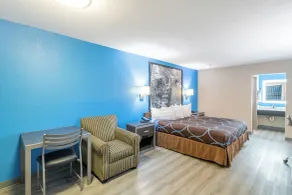 Super 8 by Wyndham San Antonio/Riverwalk Area - Room