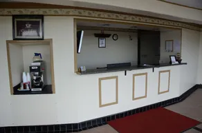 Big Spring Inn Madisonville - Saguão