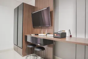 Nice and Comfort Studio at West Vista Apartment By Travelio - Zimmer