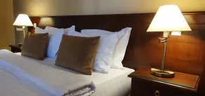 GARDEN Club - Hotel & Restaurant - FREE Outdoor Pool & Parking - Room