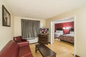 Red Roof Inn & Suites Pensacola East - Milton - Room