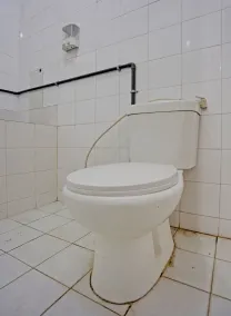 SPOT ON 92388 Villa Segi Delapan - Bathroom