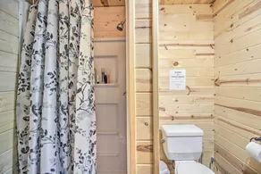 Big Lake Getaway w/ Private Beach + Fire Pit! - Innvendig