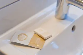 Vierbettzimmer mit Dusche und WC - Baño