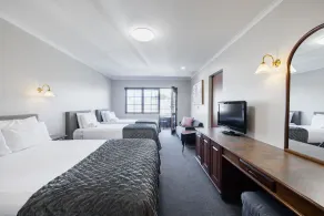 Adelaide Inn - Room