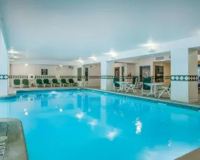 Comfort Inn & Suites Near Burke Mountain - Pool