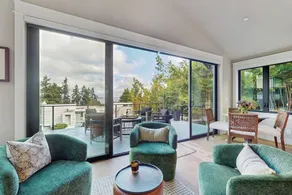 1 BR Home w/ Gas Fireplace & Puget Sound Views - Intérieur