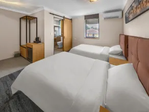 Spring Hill Inn - Room