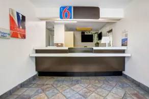 Motel 6-Red Bluff, CA - Hall