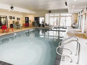 Comfort Inn & Suites NW Milwaukee - Piscine