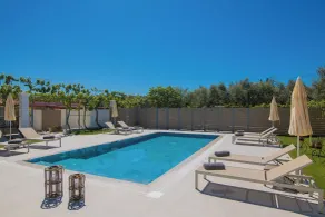 Charmante villa adaptée aux familles avec jacuzzi, barbecue et jardin | Vue piscine - Piscine