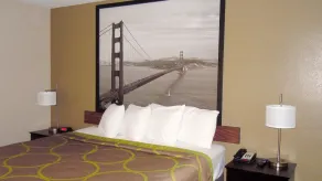 Super 8 by Wyndham Salinas - Chambre