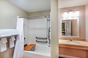 TownePlace Suites by Marriott Tulsa North/Owasso - Salle de bain