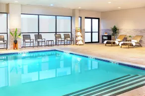 Crowne Plaza Boston - Woburn by IHG - Pool