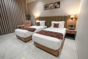 Kings Kraft The Park Executive Hotel - Room
