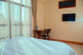 Peak Hotel & Safaris - Room