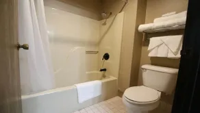 Woodside Dells Hotel & Suites - Badezimmer