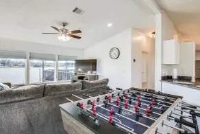 Waterfront Trinity Vacation Rental w/ Hot Tub! - Interiør
