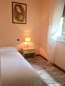 Re Monza appartamenti in villa comodi per Milano - Værelse