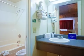 EZ 8 Motel Newark - Salle de bain
