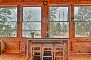Waterfront Arkdale Retreat: 2 Acres w/ Deck & View - Innenbereich