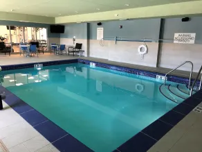 Holiday Inn Express & Suites - Springfield North by IHG - Piscine
