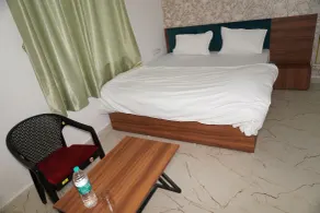 Hotel JR Palace- Near Toran Dwar and free Parking - Zimmer