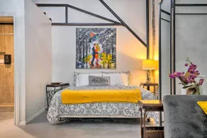 Ideally Located Vacation Rental Studio in Laredo! - Rum