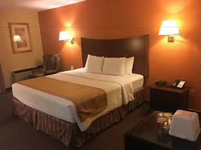 Days Inn & Suites by Wyndham Red Rock-Gallup - Chambre