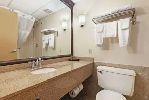 Best Western Plus Longbranch Hotel & Convention Center - Salle de bain