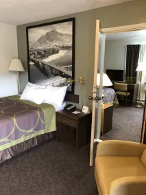 Super 8 by Wyndham Kamloops East - Chambre