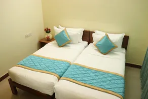Le Ideal Suites - Room