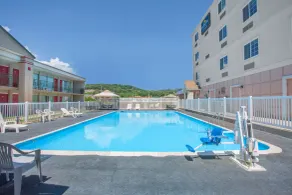 Microtel Inn & Suites by Wyndham Harrisonburg - Piscine